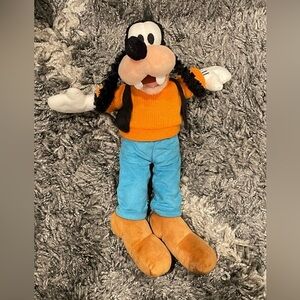 Goofy Disney Store Exclusive Authentic Original Soft 14” Plush Stuffed Animal
